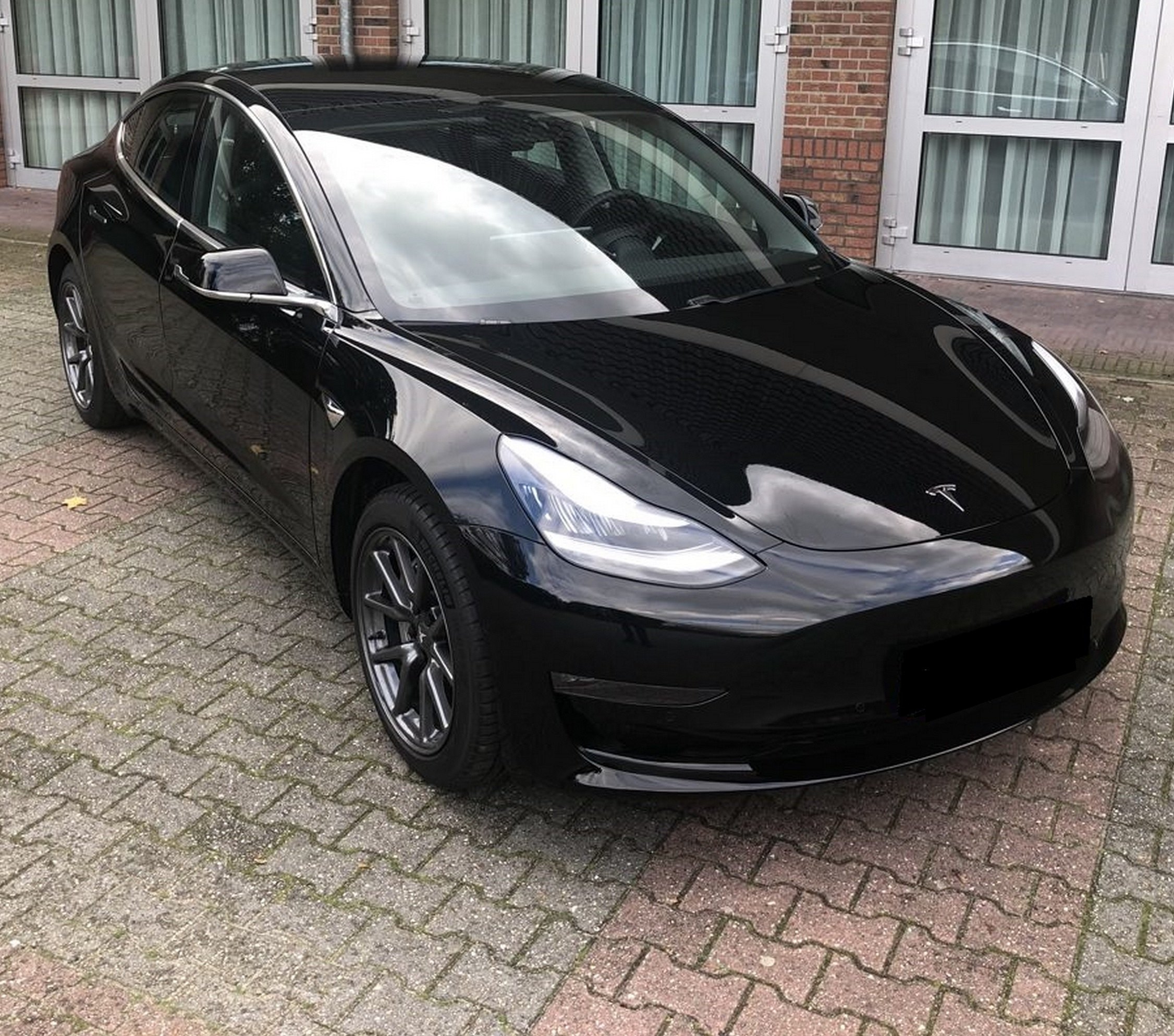 Tesla Model 3 Standard Range Plus RWD