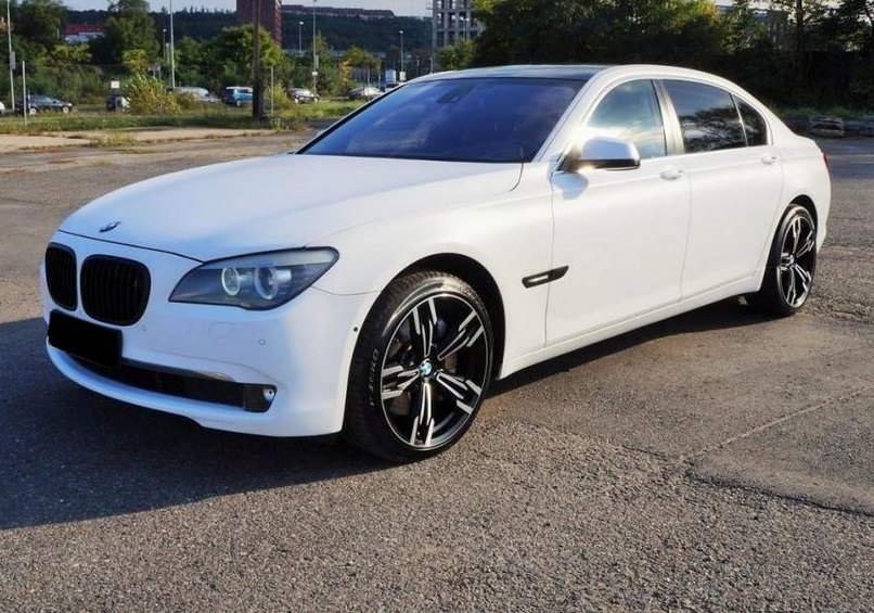 BMW 7 Series 750Li F02