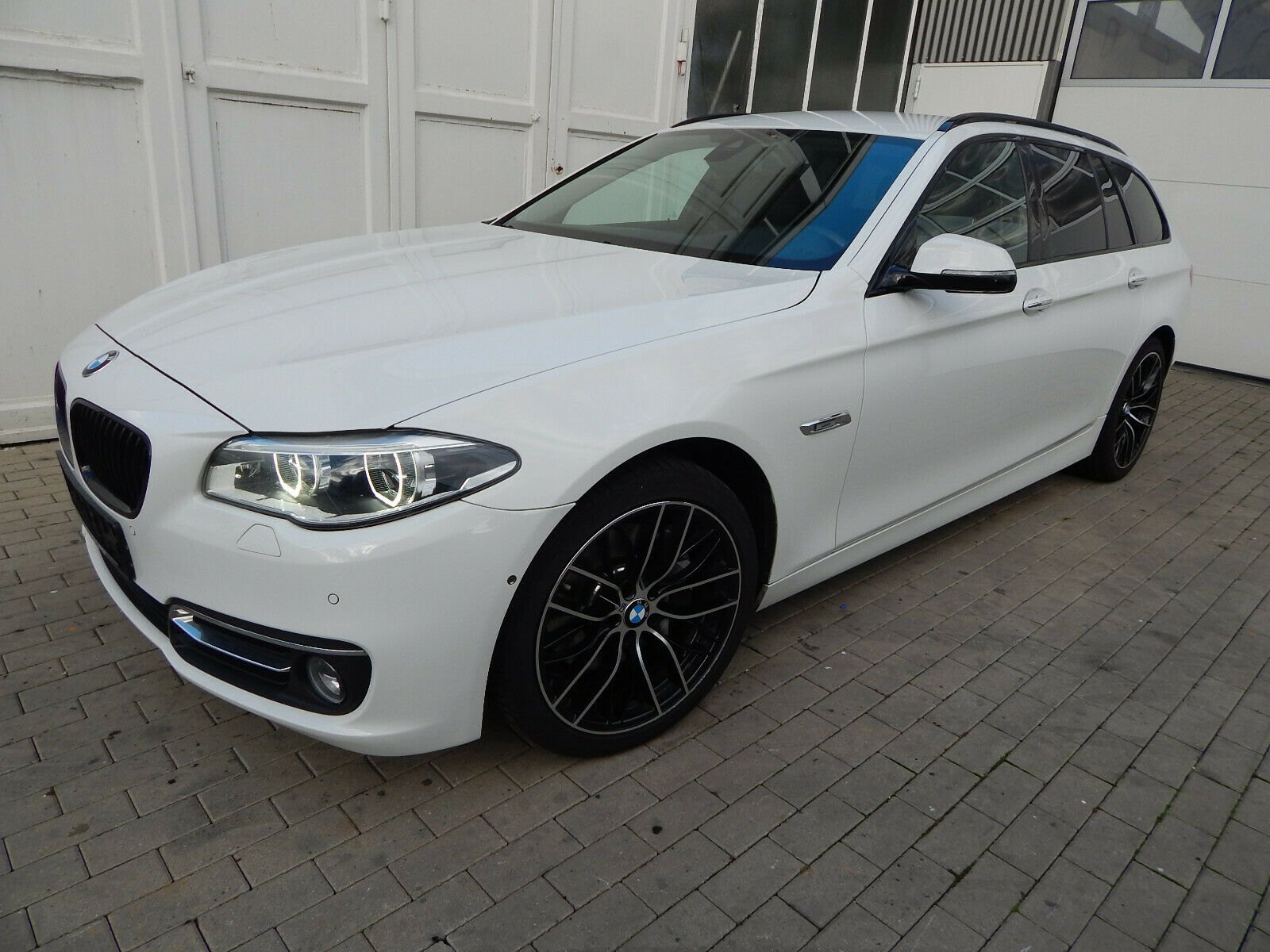 BMW 5 Series 530d xDrive Touring Luxury Line